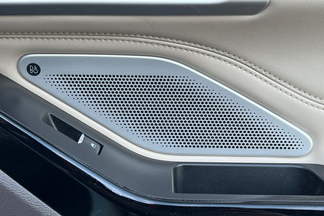 Ford Explorer Vehicle Full-screen Gallery Image 43