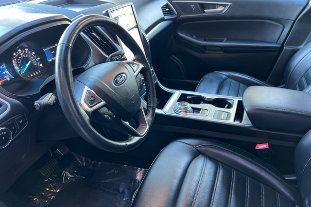 Ford Edge Vehicle Full-screen Gallery Image 09