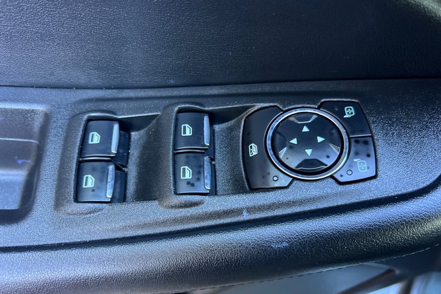 Ford Edge Vehicle Full-screen Gallery Image 10