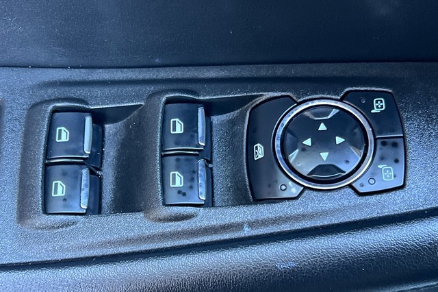 Ford Edge Vehicle Full-screen Gallery Image 11