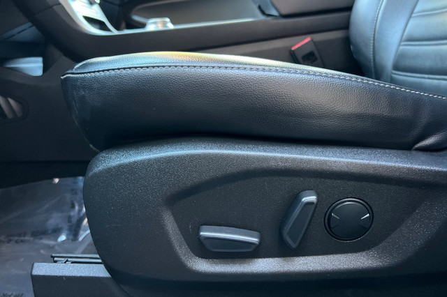 Ford Edge Vehicle Full-screen Gallery Image 12