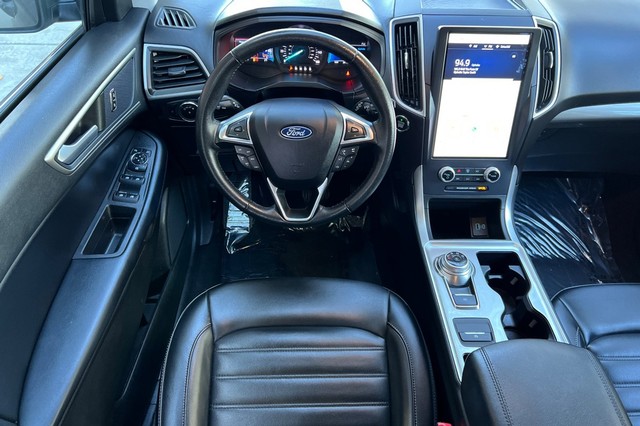 Ford Edge Vehicle Full-screen Gallery Image 15