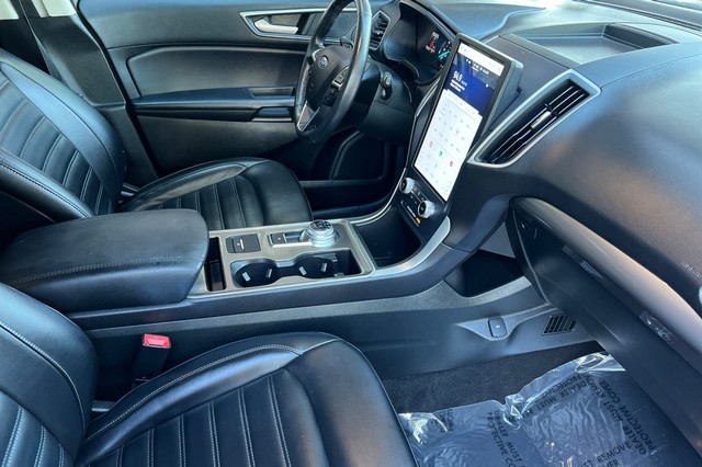 Ford Edge Vehicle Full-screen Gallery Image 18