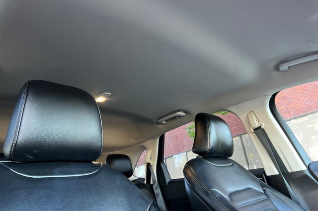 Ford Edge Vehicle Full-screen Gallery Image 19