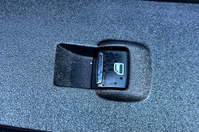 Ford Edge Vehicle Full-screen Gallery Image 21