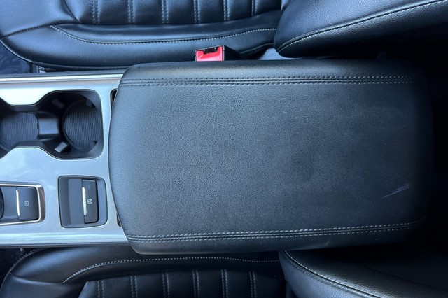 Ford Edge Vehicle Full-screen Gallery Image 30