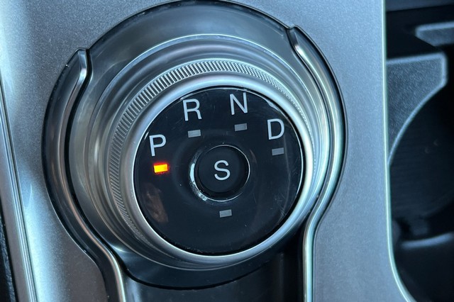 Ford Edge Vehicle Full-screen Gallery Image 31