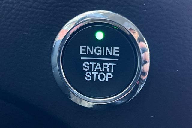 Ford Edge Vehicle Full-screen Gallery Image 32