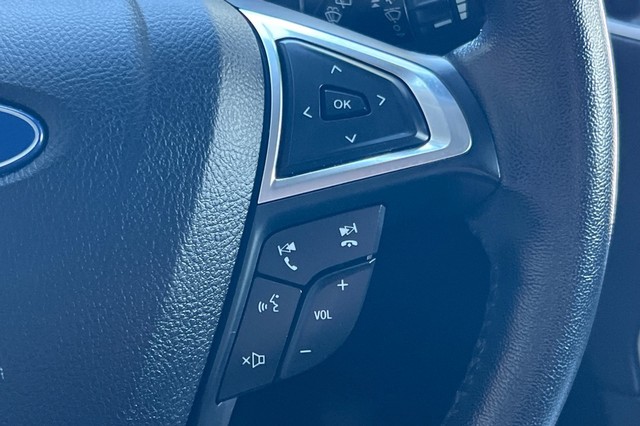 Ford Edge Vehicle Full-screen Gallery Image 36