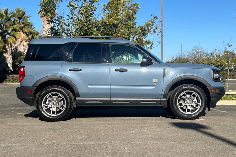 Ford Bronco Sport Vehicle Full-screen Gallery Image 02