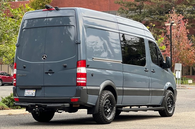 Mercedes-Benz Sprinter 2500 Vehicle Full-screen Gallery Image 03