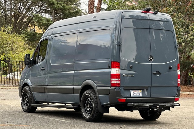 Mercedes-Benz Sprinter 2500 Vehicle Full-screen Gallery Image 05