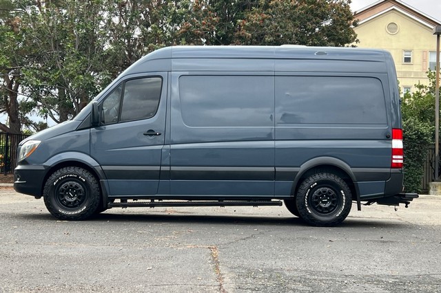 Mercedes-Benz Sprinter 2500 Vehicle Full-screen Gallery Image 06