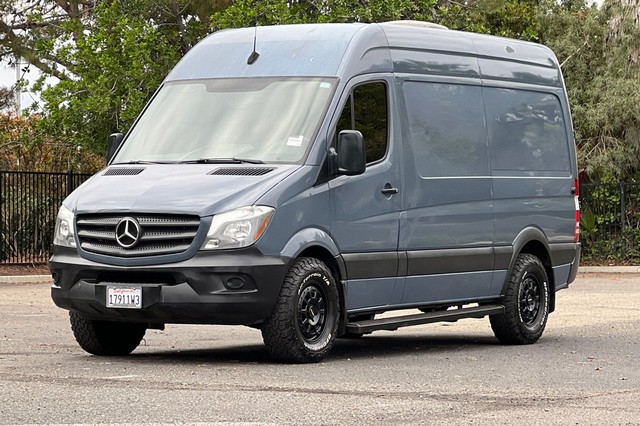 Mercedes-Benz Sprinter 2500 Vehicle Full-screen Gallery Image 07