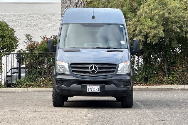Mercedes-Benz Sprinter 2500 Vehicle Full-screen Gallery Image 08