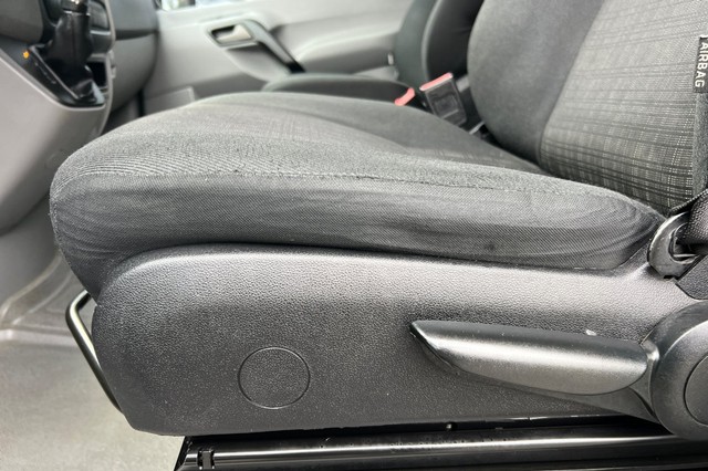 Mercedes-Benz Sprinter 2500 Vehicle Full-screen Gallery Image 12