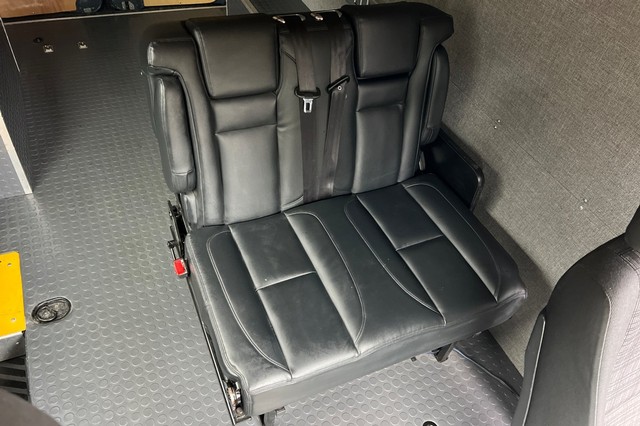 Mercedes-Benz Sprinter 2500 Vehicle Full-screen Gallery Image 13