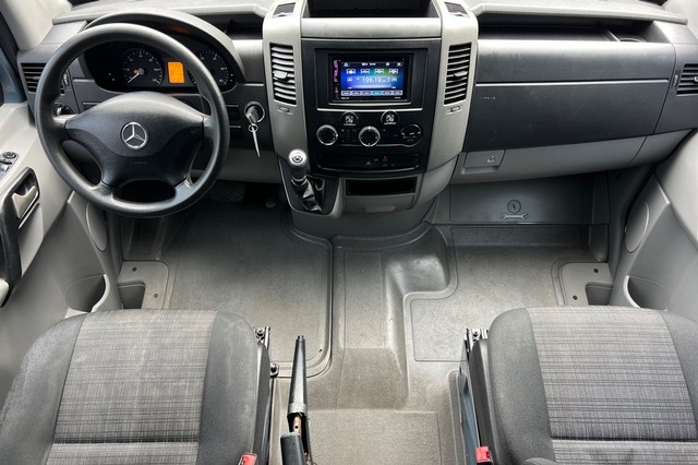Mercedes-Benz Sprinter 2500 Vehicle Full-screen Gallery Image 14