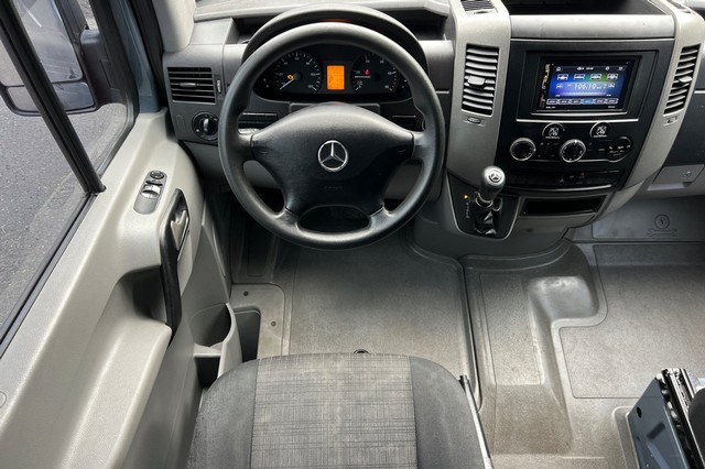 Mercedes-Benz Sprinter 2500 Vehicle Full-screen Gallery Image 15