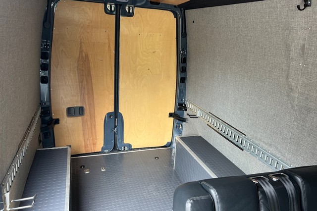 Mercedes-Benz Sprinter 2500 Vehicle Full-screen Gallery Image 17
