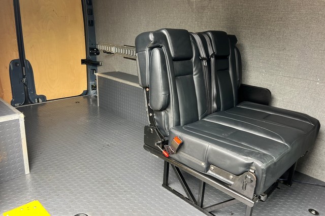 Mercedes-Benz Sprinter 2500 Vehicle Full-screen Gallery Image 18