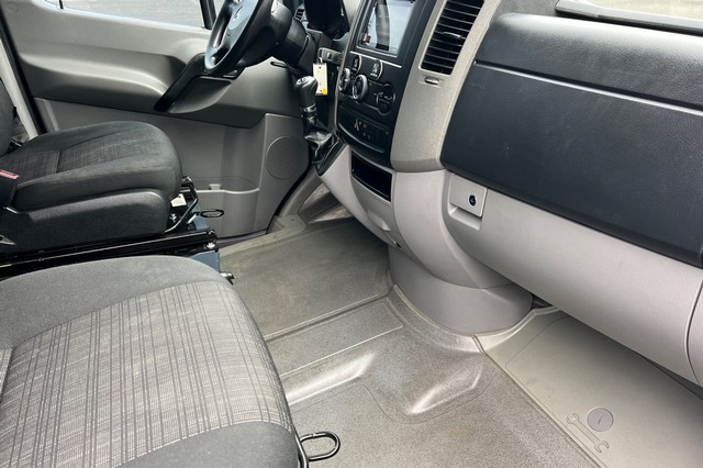 Mercedes-Benz Sprinter 2500 Vehicle Full-screen Gallery Image 19