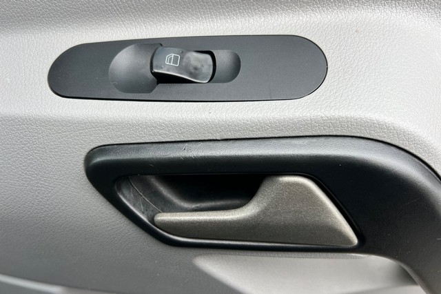 Mercedes-Benz Sprinter 2500 Vehicle Full-screen Gallery Image 21