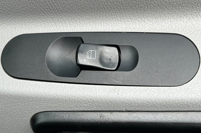 Mercedes-Benz Sprinter 2500 Vehicle Full-screen Gallery Image 22