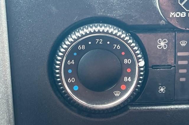 Mercedes-Benz Sprinter 2500 Vehicle Full-screen Gallery Image 27