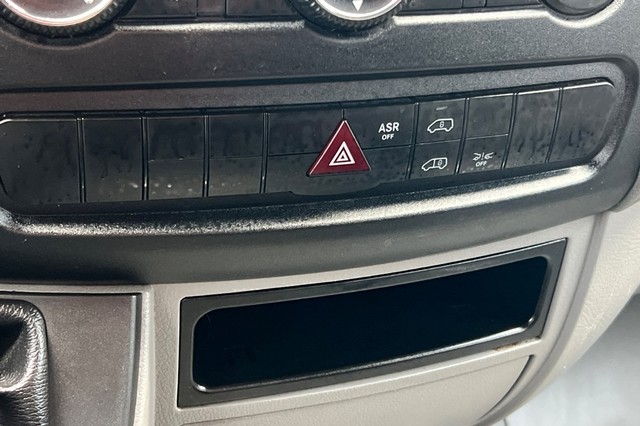 Mercedes-Benz Sprinter 2500 Vehicle Full-screen Gallery Image 29