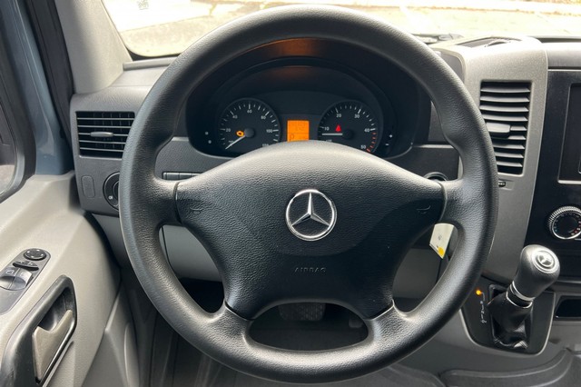 Mercedes-Benz Sprinter 2500 Vehicle Full-screen Gallery Image 31