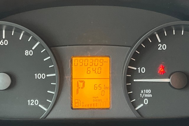 Mercedes-Benz Sprinter 2500 Vehicle Full-screen Gallery Image 34