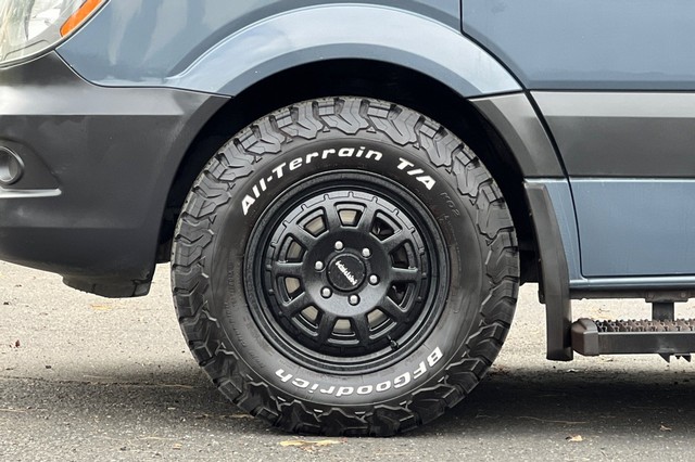 Mercedes-Benz Sprinter 2500 Vehicle Full-screen Gallery Image 37