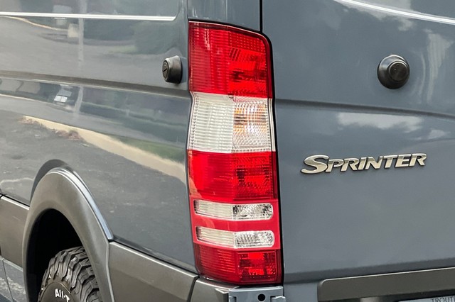 Mercedes-Benz Sprinter 2500 Vehicle Full-screen Gallery Image 40