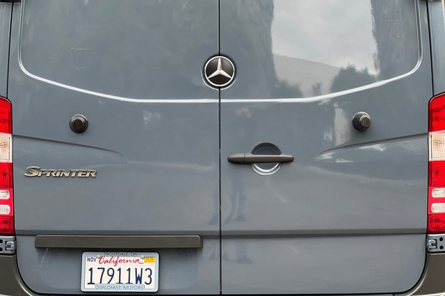 Mercedes-Benz Sprinter 2500 Vehicle Full-screen Gallery Image 41