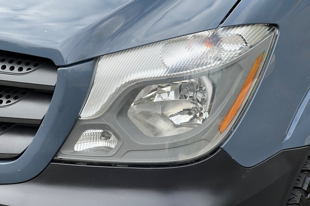 Mercedes-Benz Sprinter 2500 Vehicle Full-screen Gallery Image 44