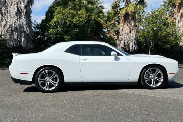 Dodge Challenger Vehicle Full-screen Gallery Image 02