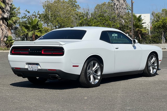 Dodge Challenger Vehicle Full-screen Gallery Image 03