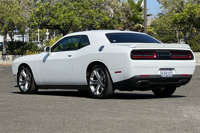 Dodge Challenger Vehicle Full-screen Gallery Image 05