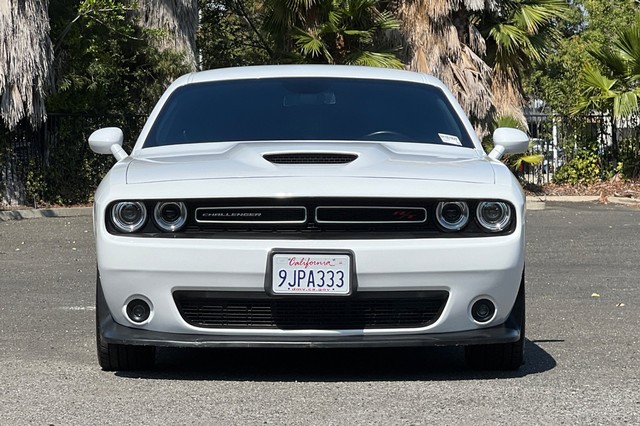 Dodge Challenger Vehicle Full-screen Gallery Image 08