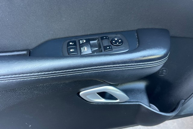 Dodge Challenger Vehicle Full-screen Gallery Image 10