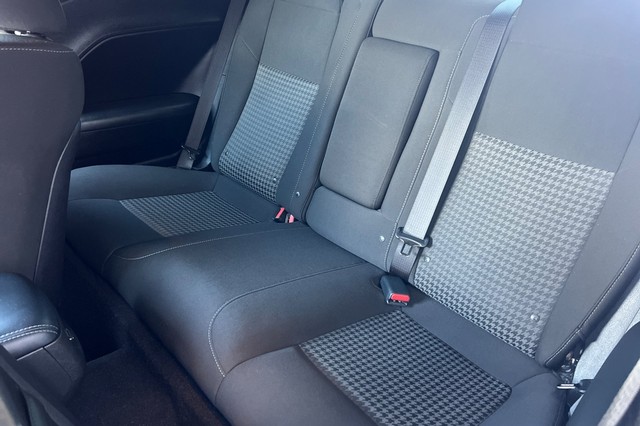 Dodge Challenger Vehicle Full-screen Gallery Image 13