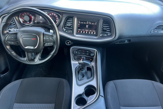 Dodge Challenger Vehicle Full-screen Gallery Image 14