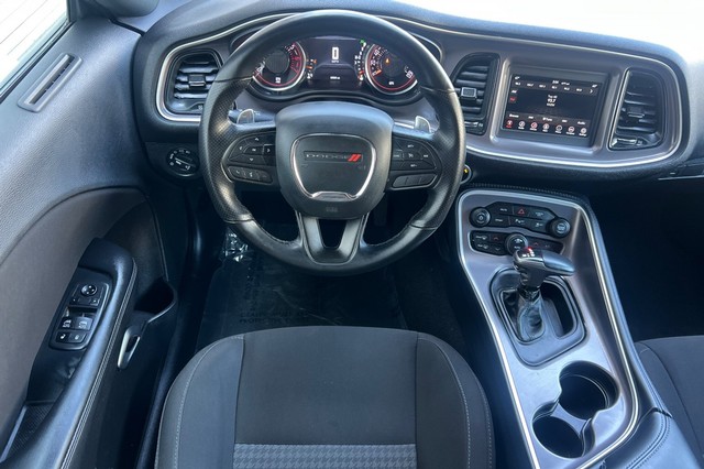 Dodge Challenger Vehicle Full-screen Gallery Image 15