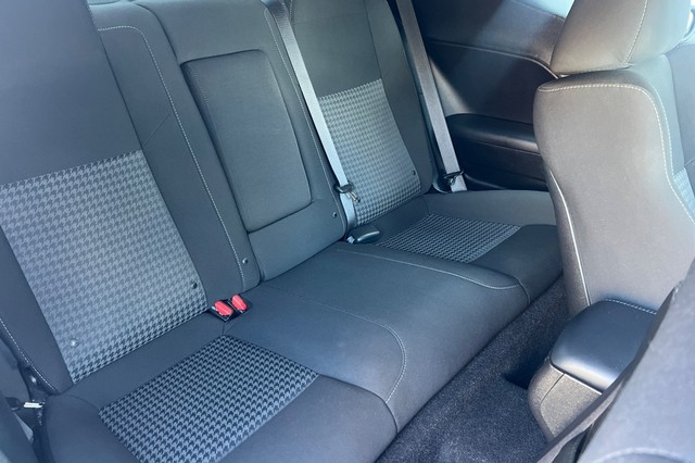 Dodge Challenger Vehicle Full-screen Gallery Image 16