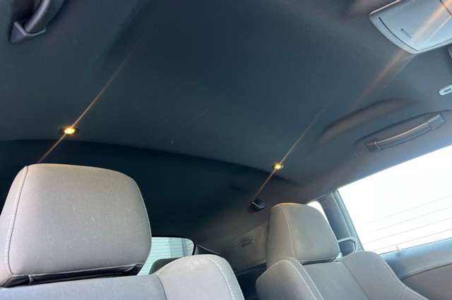 Dodge Challenger Vehicle Full-screen Gallery Image 18