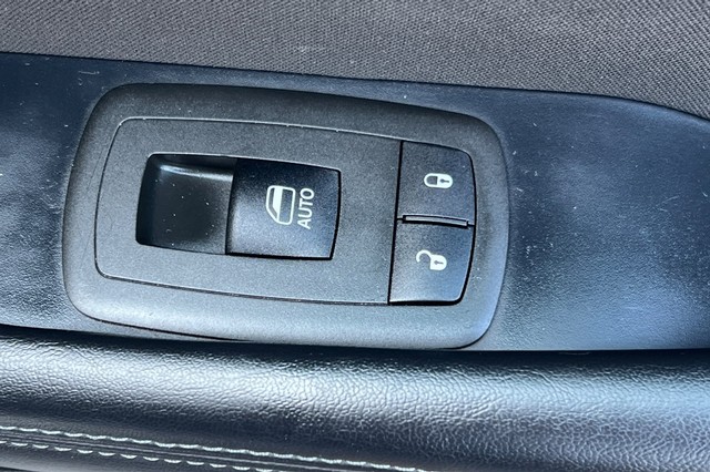 Dodge Challenger Vehicle Full-screen Gallery Image 20