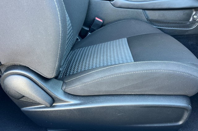 Dodge Challenger Vehicle Full-screen Gallery Image 21