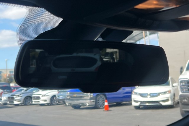 Dodge Challenger Vehicle Full-screen Gallery Image 23