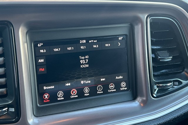 Dodge Challenger Vehicle Full-screen Gallery Image 24